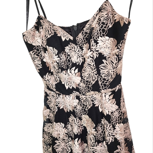 Forever New dress size 8 fit & flare below knee black with rose gold embroidery - Picture 4 of 12